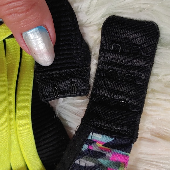 Victoria's Secret VSX Sport Strappy Back Sports Bra 32B - Picture 9 of 13